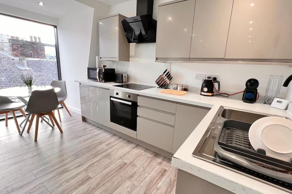 Апартаменты Top Floor Gem In Liverpool City Centre Экстерьер фото